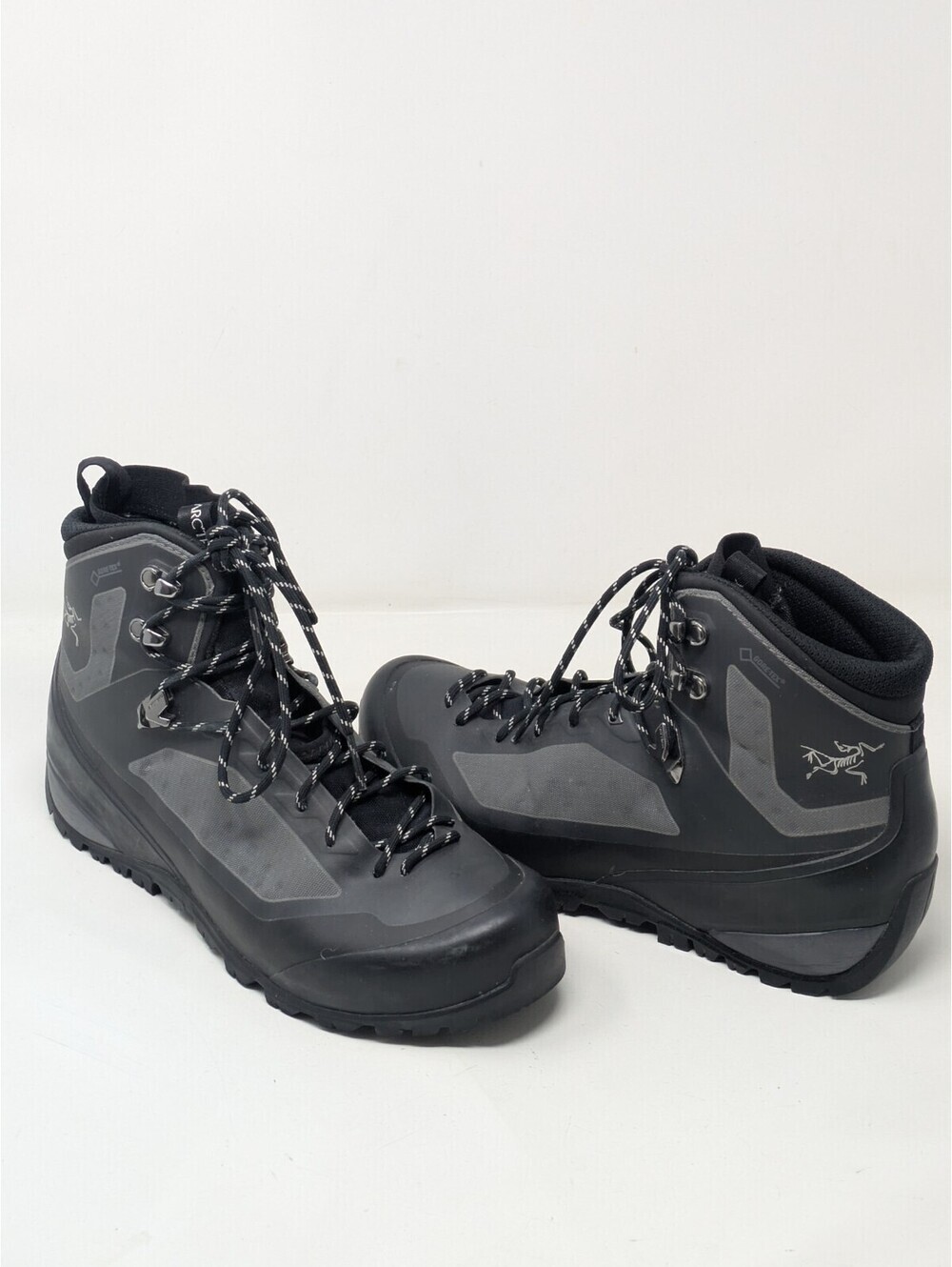 Arcteryx Bora Mid GTX Mens  Size 9 Black/Gray Goretex Hiking Boots
